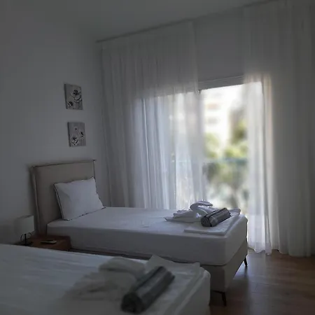 בית נופש H&O Poolside Maisonette At Paradise Gardens, Paphos *