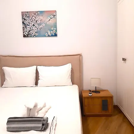 H&o Elegant Maisonette In Paradise Garden 펜션 파포스