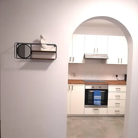 H&o Elegant Maisonette In Paradise Garden